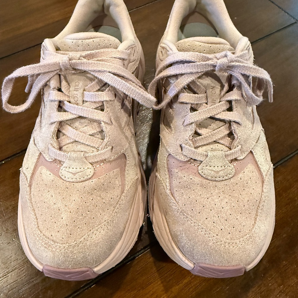 Hoka Clifton L suede - Pale Mauve is the color